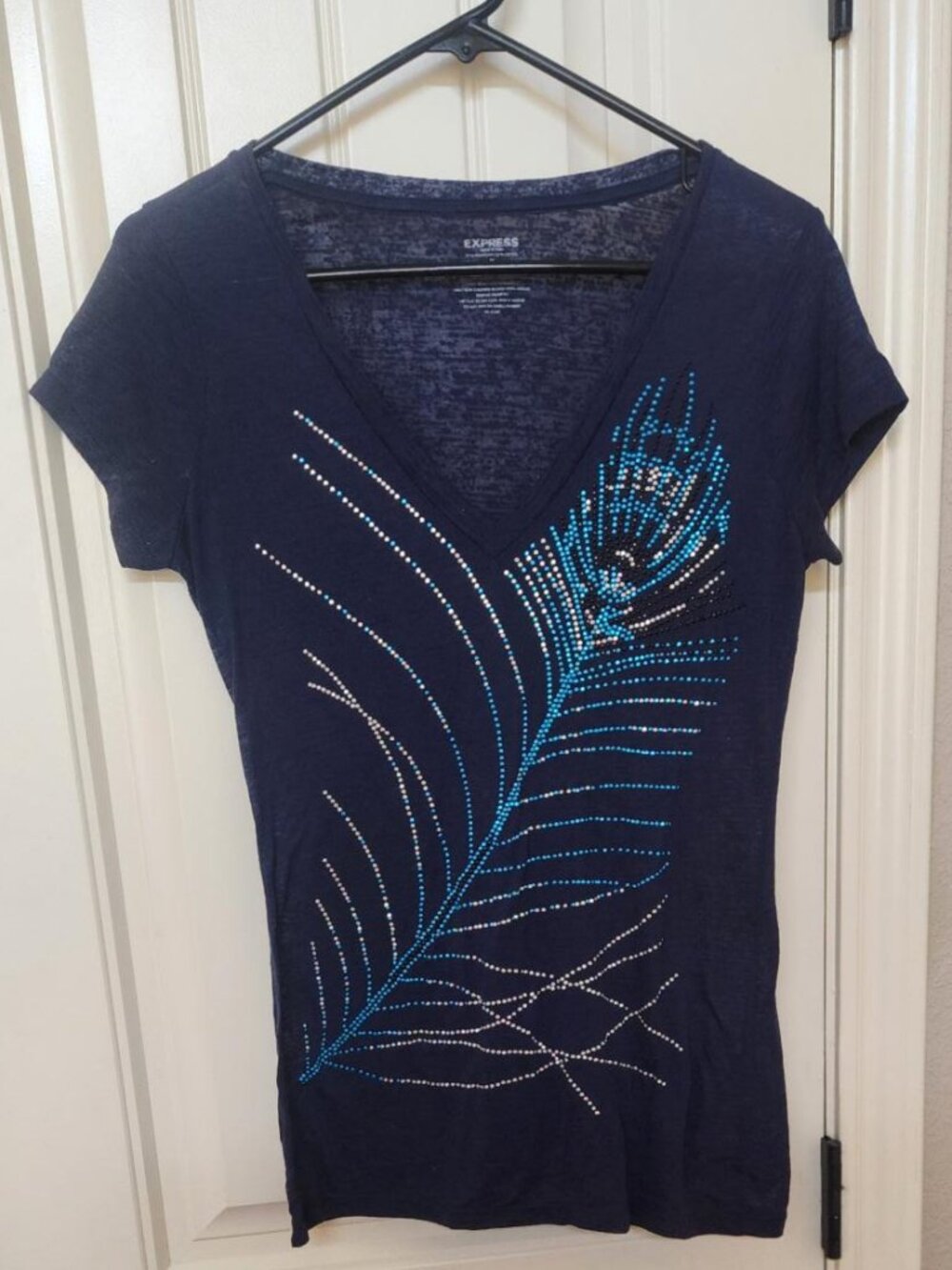 Express Size M Embellished Feather T-Shirt
